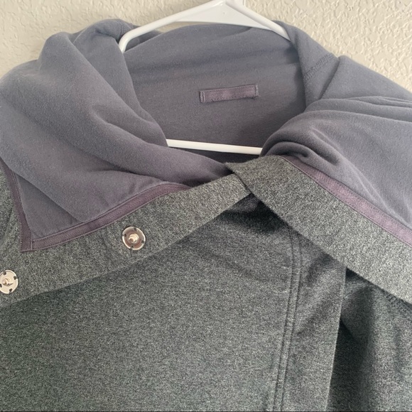 Lululemon heather gray cocoon wrap button jacket 6 - Picture 3 of 6